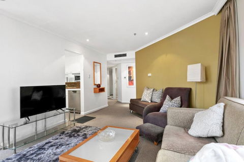 Quay West 2302 Self-Catering - E Caravan Parks 3