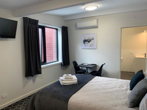 Queens Arms Hotel - E Caravan Parks 0