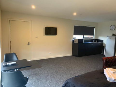 Queens Arms Hotel - E Caravan Parks 2