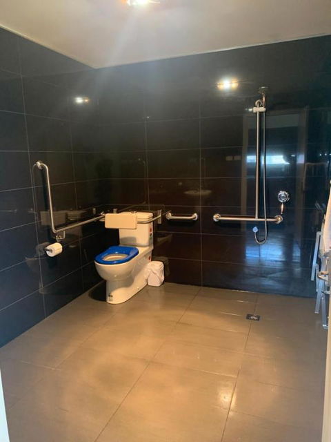 Queens Arms Hotel - E Caravan Parks 1