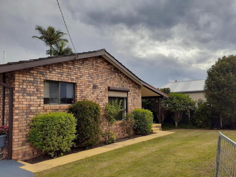 QUIET PROPERTY BY THE RIVER - E Caravan Parks 0