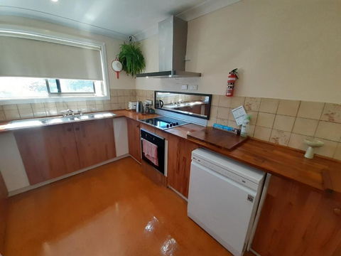 QUIET PROPERTY BY THE RIVER - E Caravan Parks 3