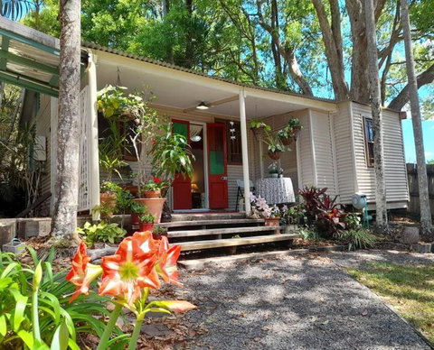 Quirky Cottage In Centre Of Maleny, Walk Everywhere - E Caravan Parks 0