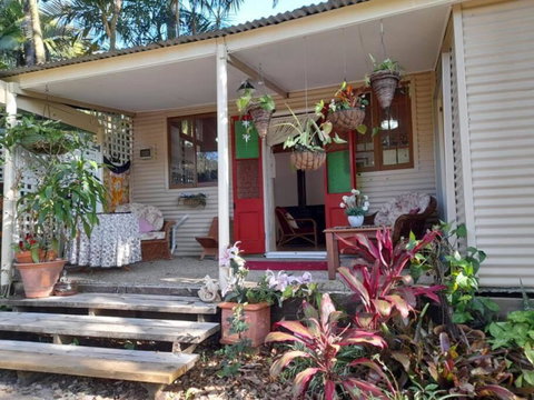 Quirky Cottage In Centre Of Maleny, Walk Everywhere - E Caravan Parks 2