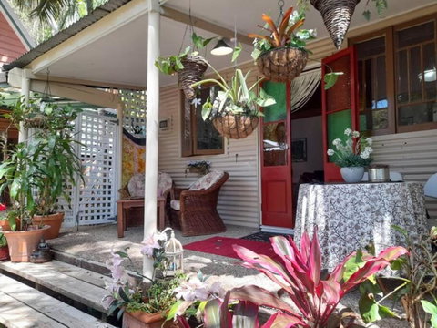 Quirky Cottage In Centre Of Maleny, Walk Everywhere - E Caravan Parks 3