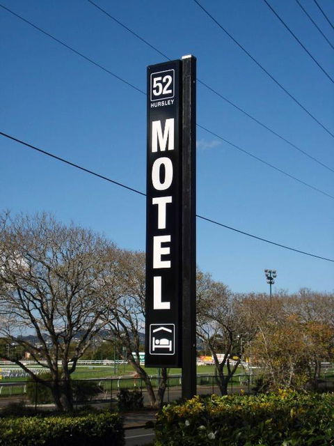 Raceview Motor Inn - E Caravan Parks 1