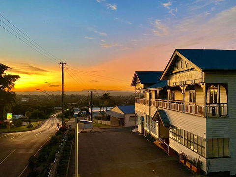 Railway Hotel - E Caravan Parks 0