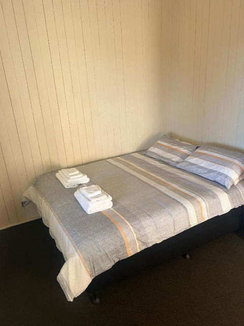 Railway Hotel - E Caravan Parks 1