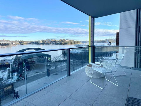 RARE Luxury Waterfront Living - E Caravan Parks 1
