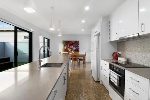 Raven West House I Corporate Or Holiday - E Caravan Parks 3