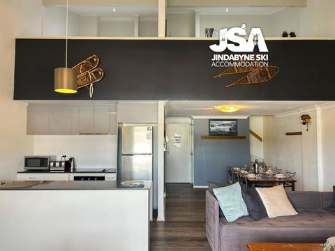 Razorback 6 - E Caravan Parks 1