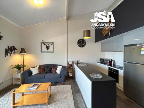 Razorback 6 - E Caravan Parks 2