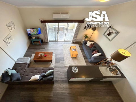 Razorback 6 - E Caravan Parks 0