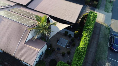 Asters On James Motor Inn - E Caravan Parks 2