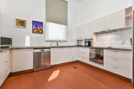 Aston On Church - Luxury Accommodation - E Caravan Parks 3