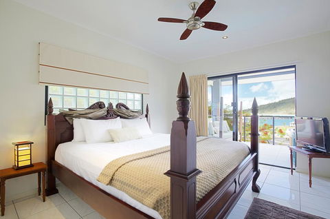 At Waterfront Whitsunday Retreat - Adults Only - E Caravan Parks 1