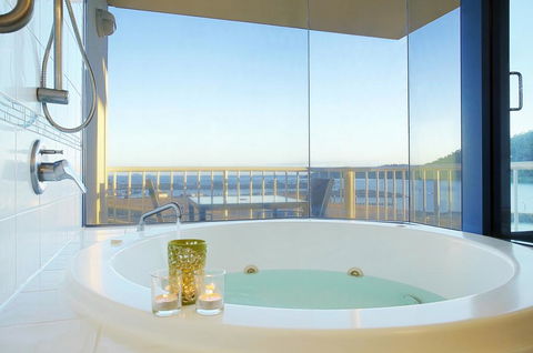 At Whitsunday Vista Holiday Apartments - E Caravan Parks 3