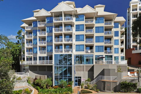 At Whitsunday Vista Holiday Apartments - E Caravan Parks 0