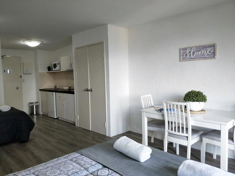 Atrium Private Stay Mandurah - E Caravan Parks 2