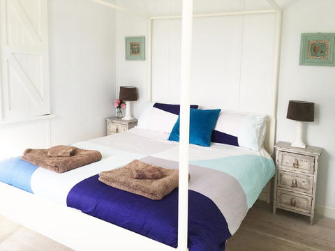 Aurora Beachfront Cottage - E Caravan Parks 1