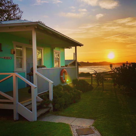 Aurora Beachfront Cottage - E Caravan Parks 3
