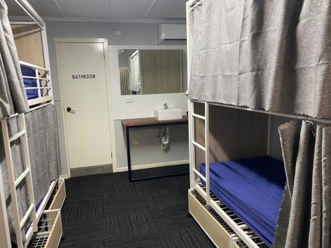 Aussie Dream Hostel - E Caravan Parks 2