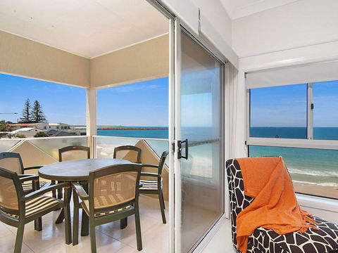 Avalon 3 - Views To Die For - Across The Road From Convent Beach - E Caravan Parks 0