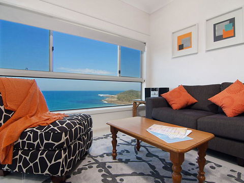 Avalon 3 - Views To Die For - Across The Road From Convent Beach - E Caravan Parks 2