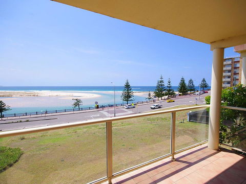 Avilla Court 2 - E Caravan Parks 0