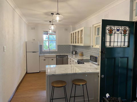 Avoca House - Circa 1900 Gorgeous Federation Home - E Caravan Parks 2