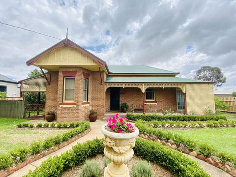 Avoca House - Circa 1900 Gorgeous Federation Home - E Caravan Parks 0