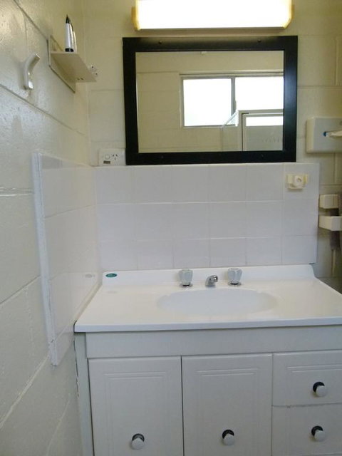 Azalea Motel - E Caravan Parks 2