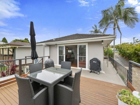 Bailey House - E Caravan Parks 1