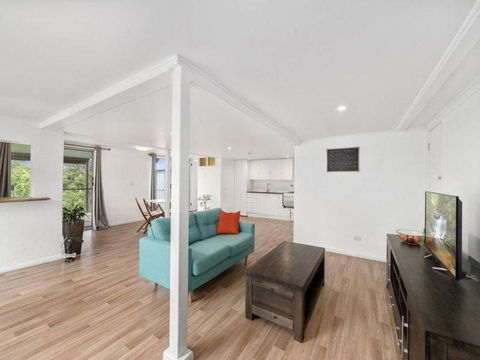Bailey House - E Caravan Parks 0