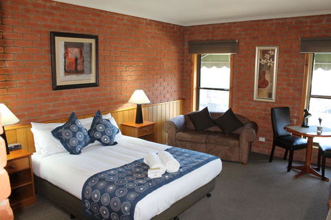 Bakery Hill Motel - E Caravan Parks 2