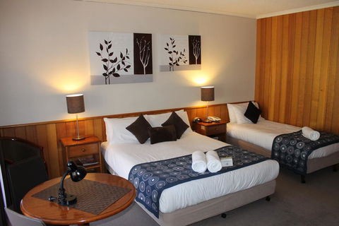 Bakery Hill Motel - E Caravan Parks 1
