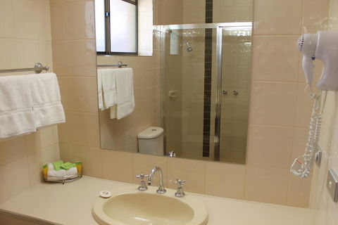 Bakery Hill Motel - E Caravan Parks 3