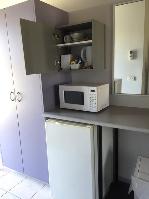 Bakery Park Motor Inn - E Caravan Parks 2