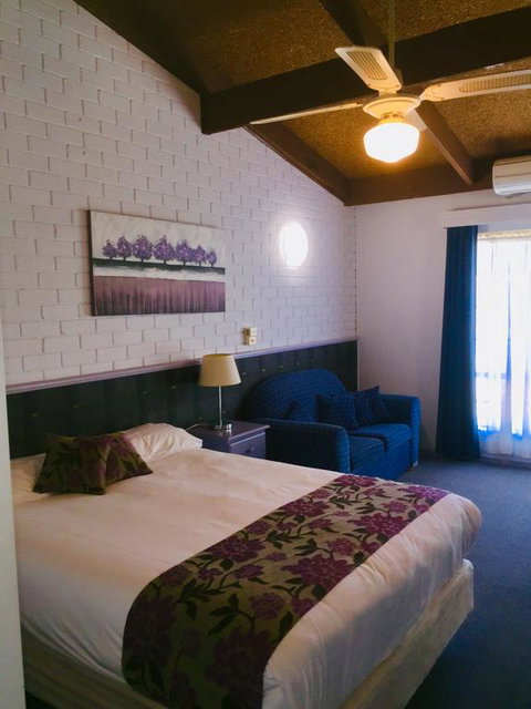 Bakery Park Motor Inn - E Caravan Parks 3