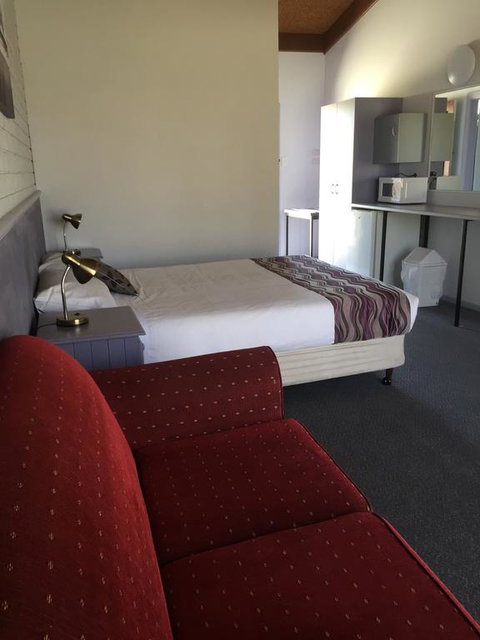 Bakery Park Motor Inn - E Caravan Parks 0