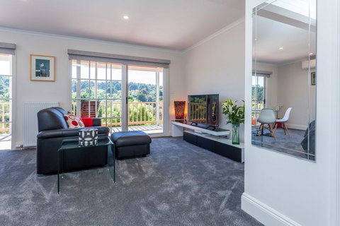 Balconies Lakeside - E Caravan Parks 2