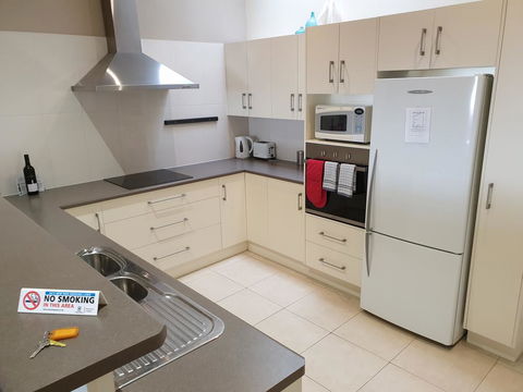 Balcony On Sixth Lodge - E Caravan Parks 3