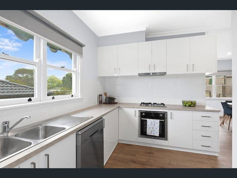BALLARAT CLOSE 2 CBD + HOSPITAL+3BR HOME+NETFLIX + WiFi + Gift - E Caravan Parks 3