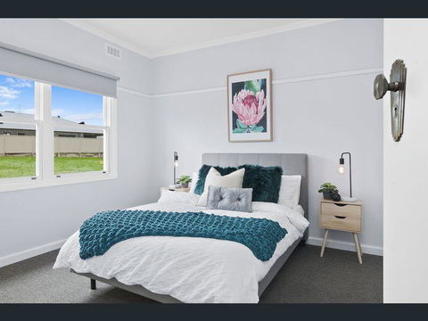 BALLARAT CLOSE 2 CBD + HOSPITAL+3BR HOME+NETFLIX + WiFi + Gift - E Caravan Parks 1