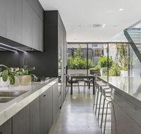 Balmain Bombshell Executive  Family Retreat - E Caravan Parks