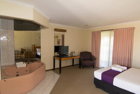 Balranald Motor Inn - E Caravan Parks 1