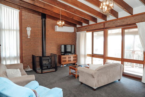 Banksia Beach House - E Caravan Parks 1