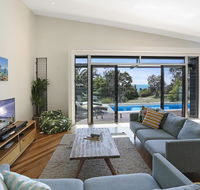 Barefoot Bungalow - Castaways Beach - E Caravan Parks
