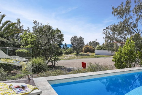 Barefoot Bungalow - Castaways Beach - E Caravan Parks 1
