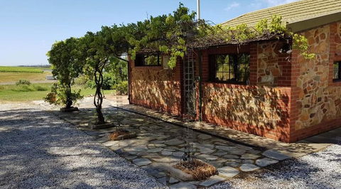 Barossa Glen - Henri's Cottage - Bed & Breakfast - E Caravan Parks 0